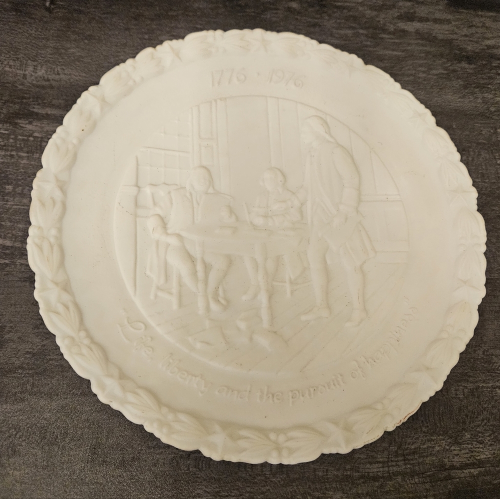 Fenton 8" Handcrafted Milk White Bicentennial Collectors Plate